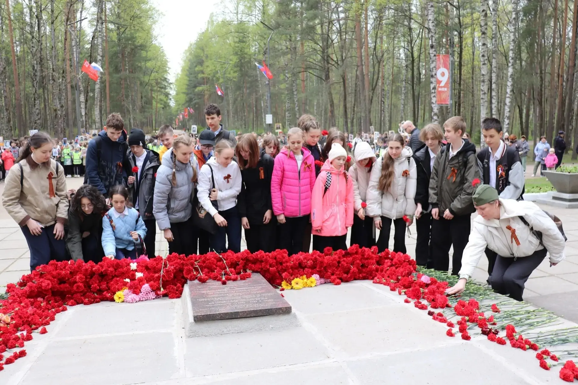 ✨ Памяти павших будьте достойны ✨  7 мая ученики 7 «В» класса вместе с классным наставником Ольгой Н