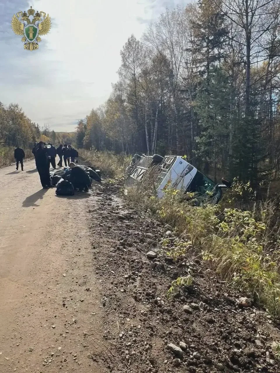 Автобус с вахтовиками опрокинулся на трассе
