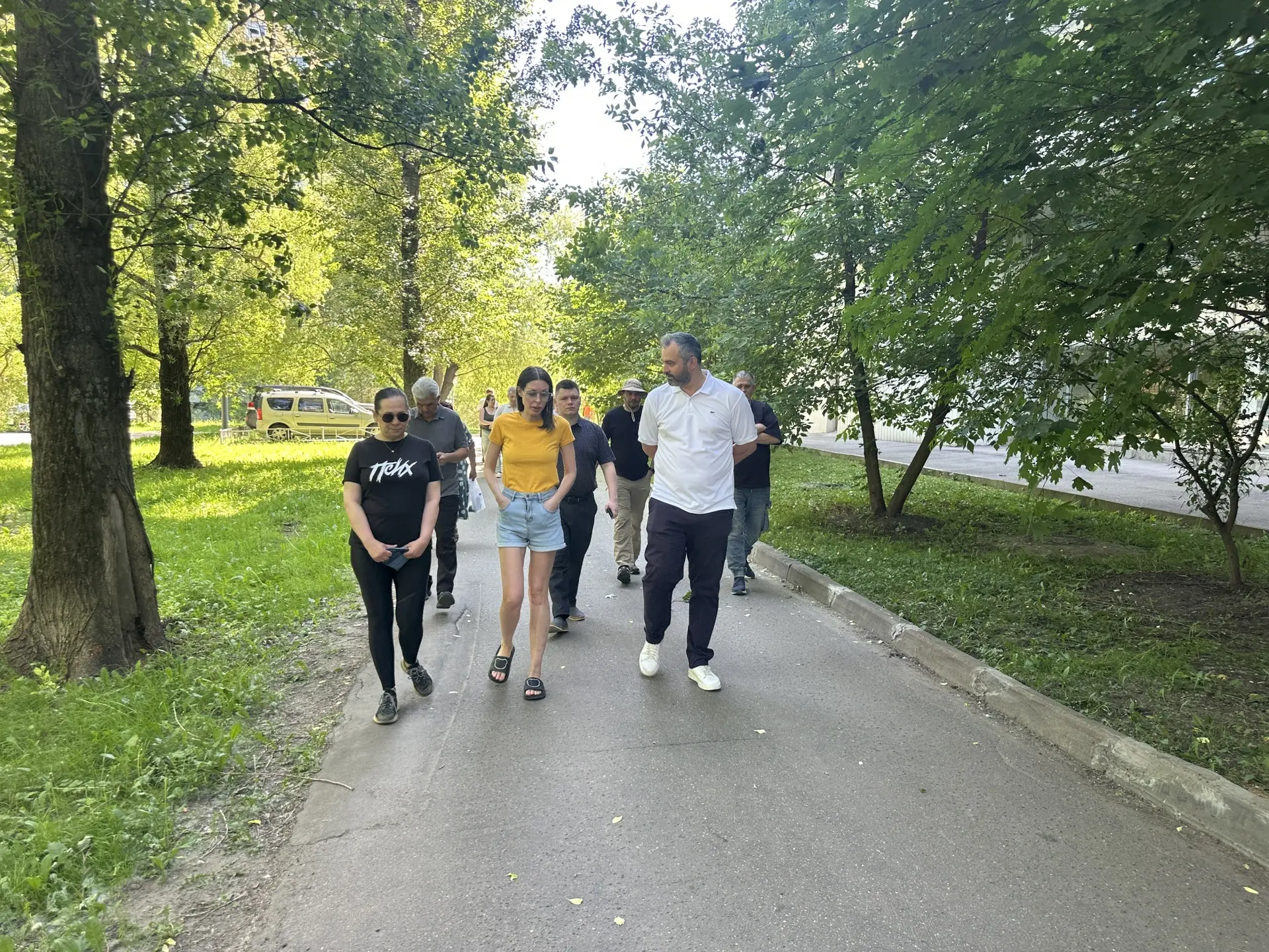 Сегодня глава управы района Чертаново Северное Аслан Бердиев провел еженедельный обход ...
