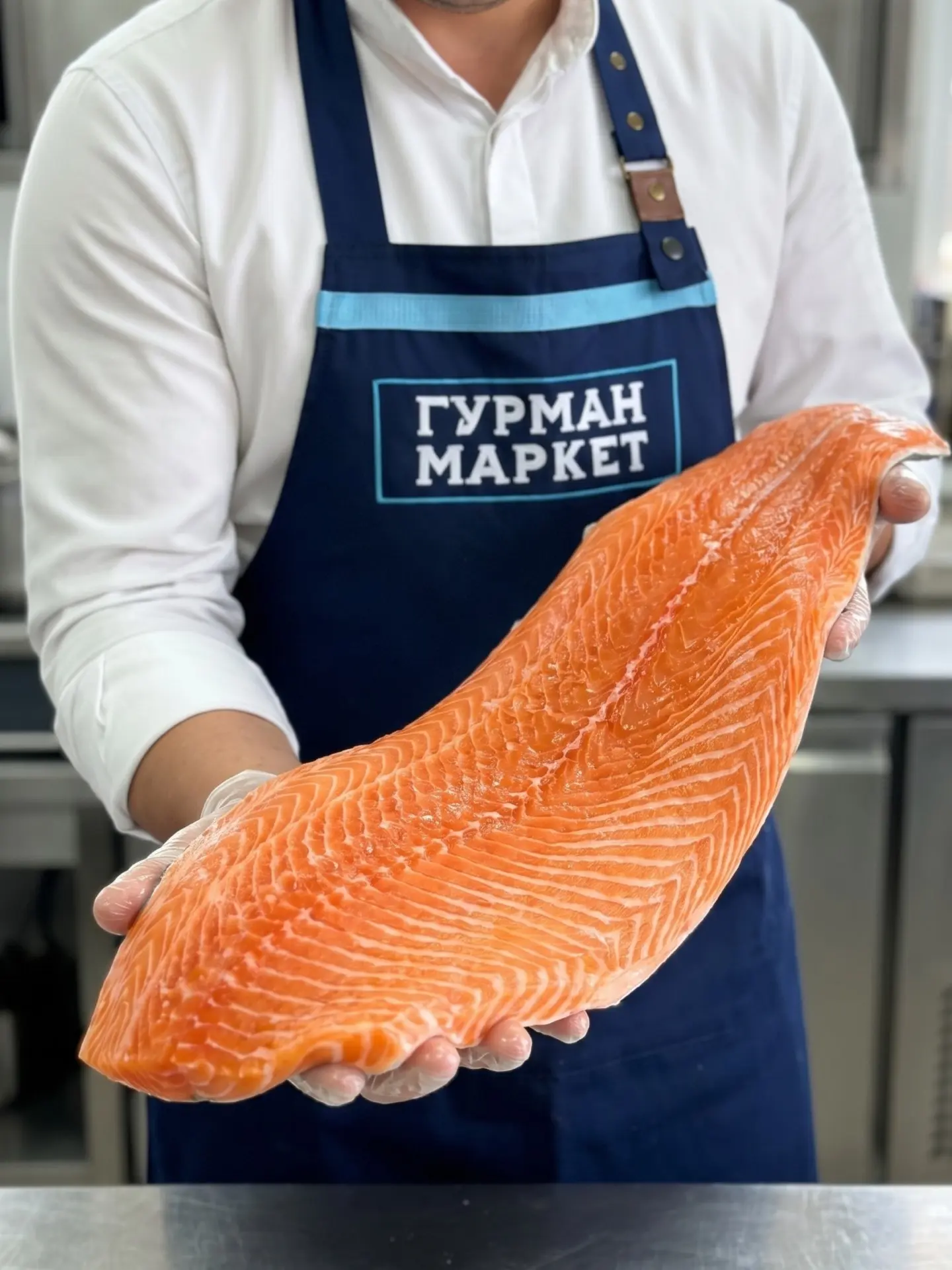 У шефа сейчас такие загруженные дни, что все наше рыбное шапито существует почти без пр...