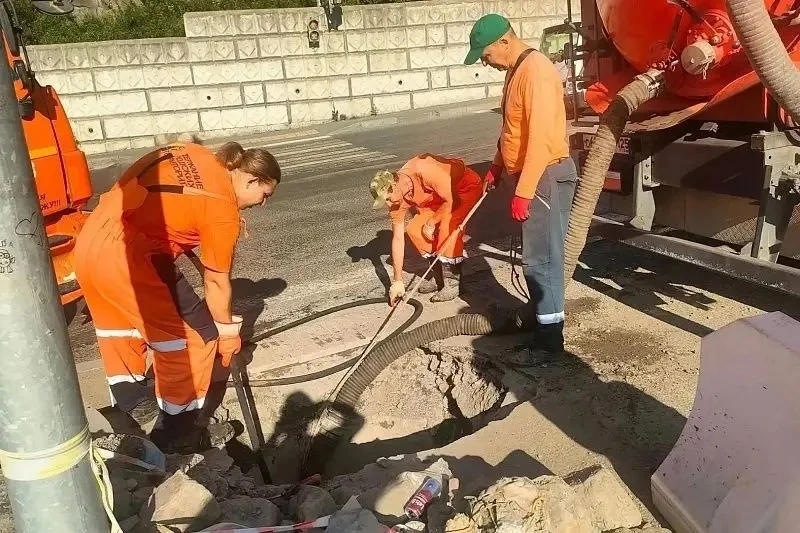 ✅Почти 8 километров сетей ливневой канализации промыли и прочистили во Владивостоке.
