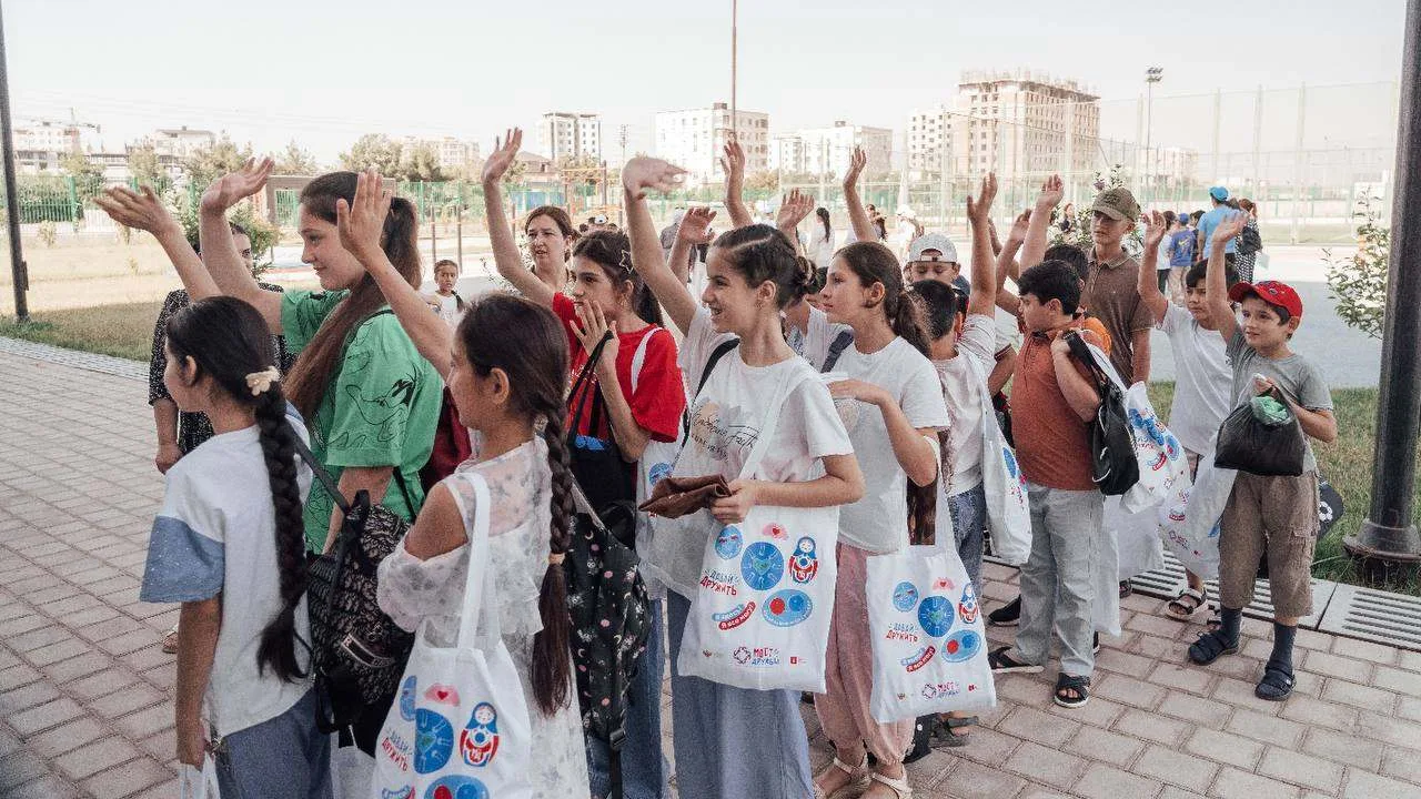 «Мост дружбы» из Бохтара отправляется в Худжанд: в Таджикистане продолжается программа для детей, из