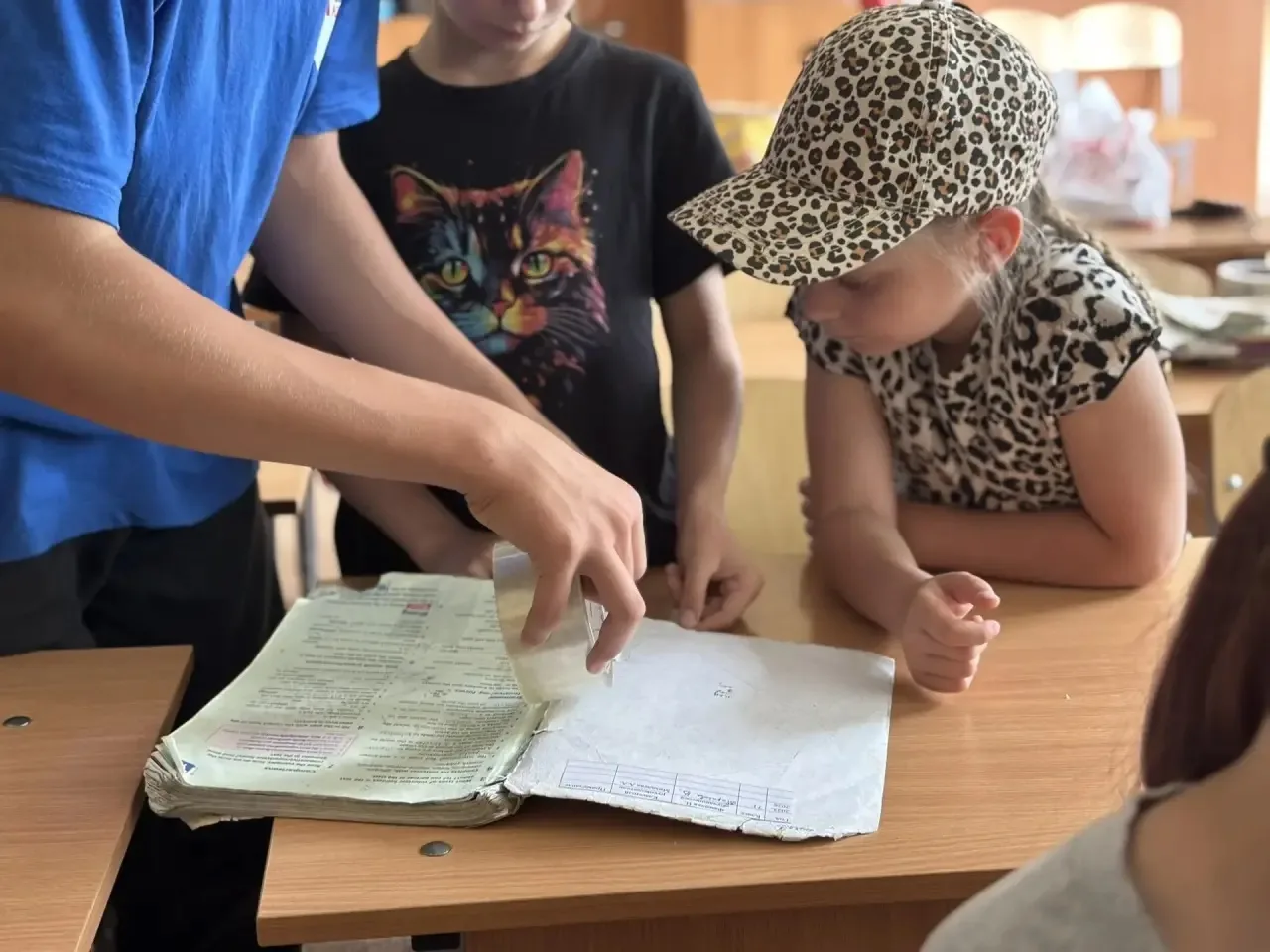 📚 Сегодня в школе №15 открылась «Книжкина больница»!

Отряд вожатых «Люди V» вместе с ребятами устр