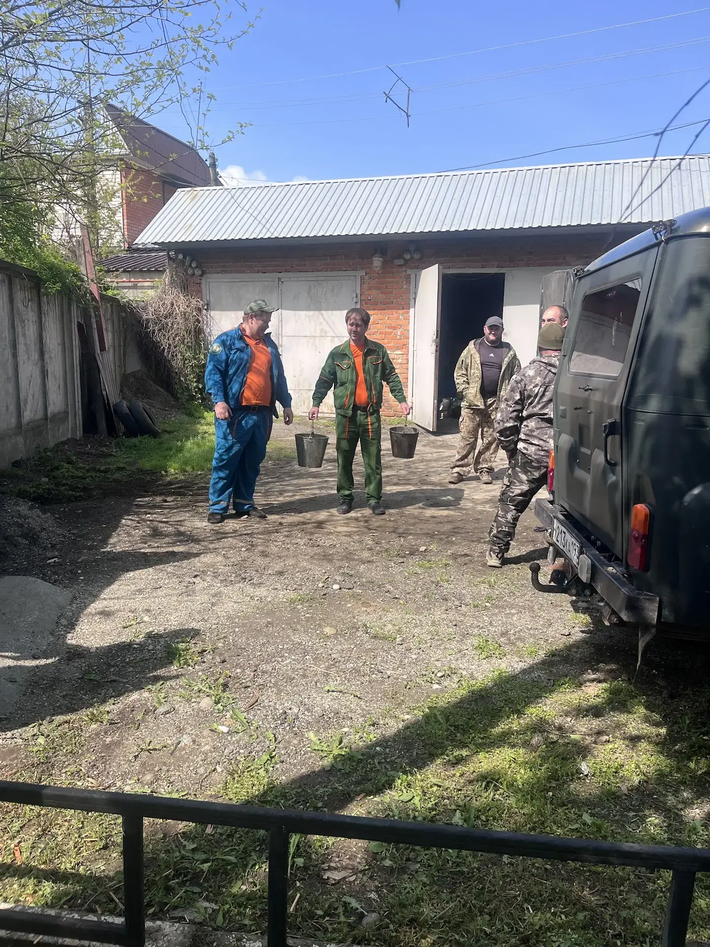 В рамках акции «Месячник субботников» территория возле конторы Апшеронского лесничества...
