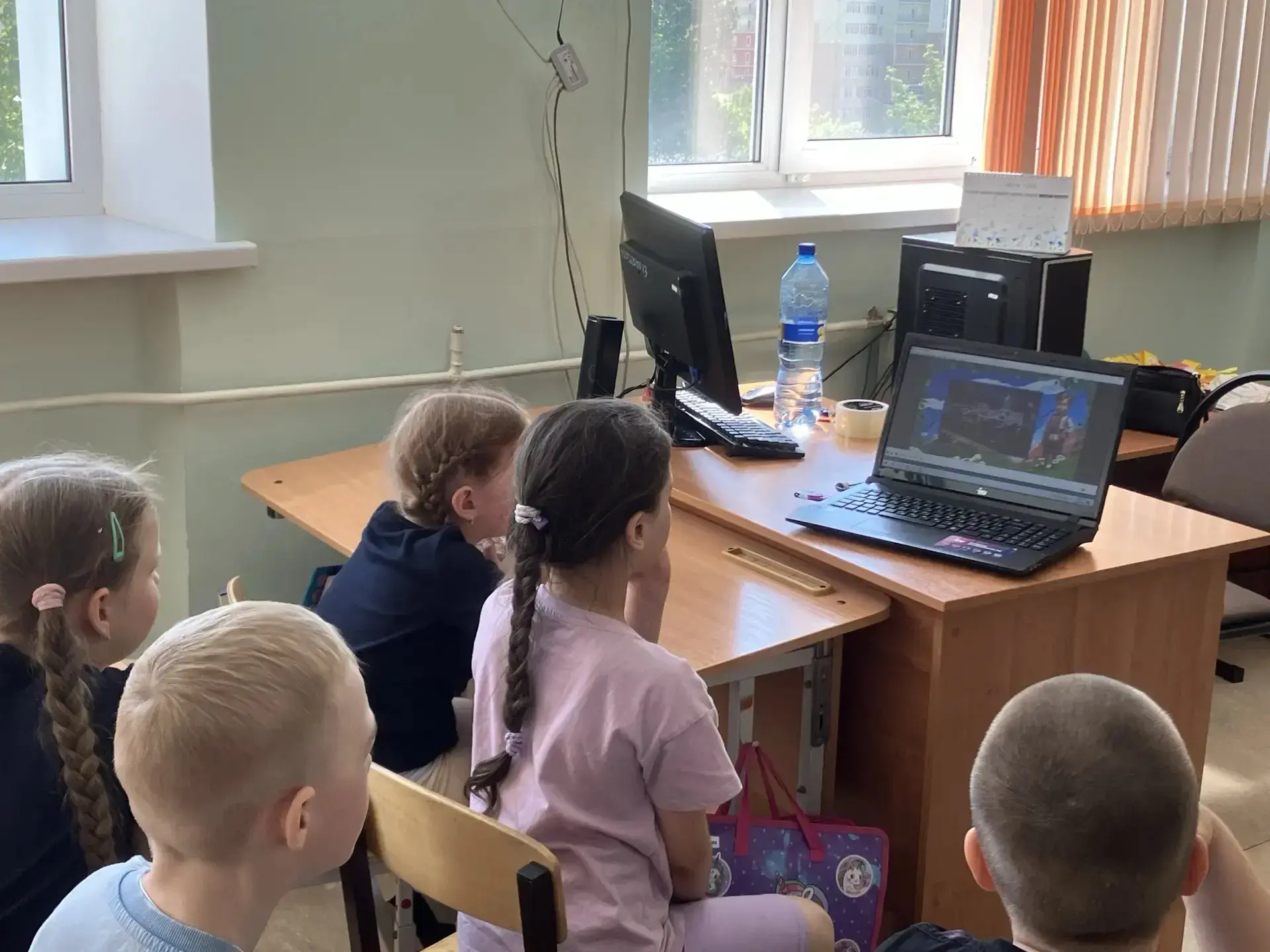 Под флагом России: как «Эдельвейс» отметил главный праздник страны! 🇷🇺

12 июня в нашем лагере выд