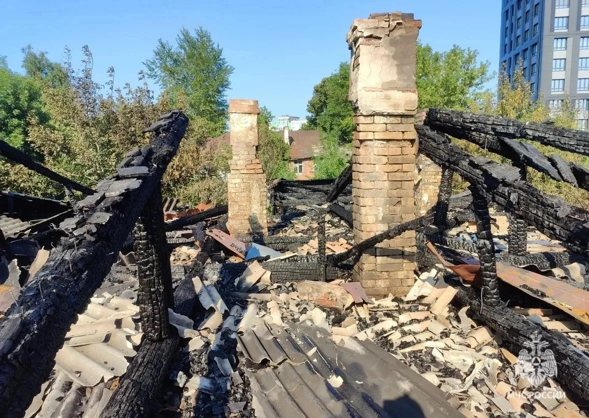Мужчина, пострадавший при пожаре на Коммунистической в Уфе, скончался в больнице 

По данным МЧС, из