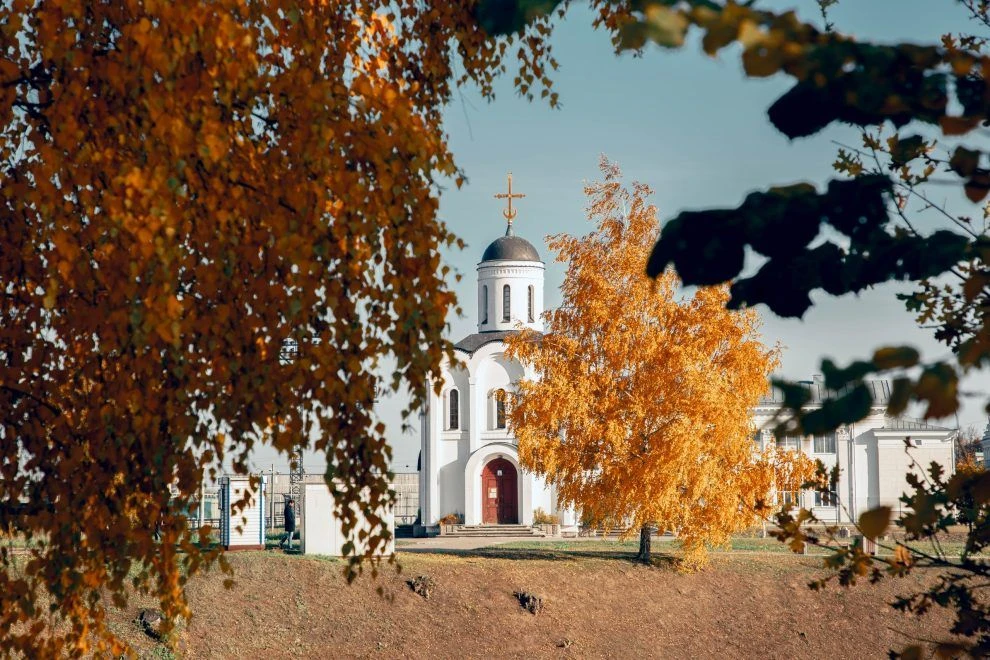 Зима пришла на берега Оби с Урала. Накануне высота сугробов на севере Свердловской обла...