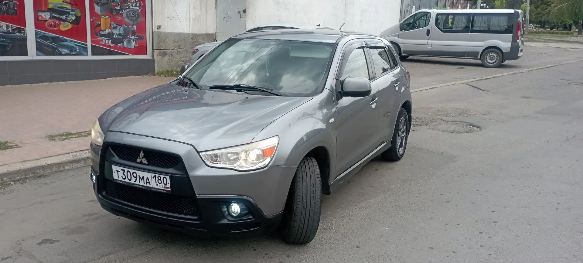 Доброго времени 

ПРОДАМ 
Марка: Митсубиси асх 
             Mitsubishi asx 
Год: 2011 
КПП: механик