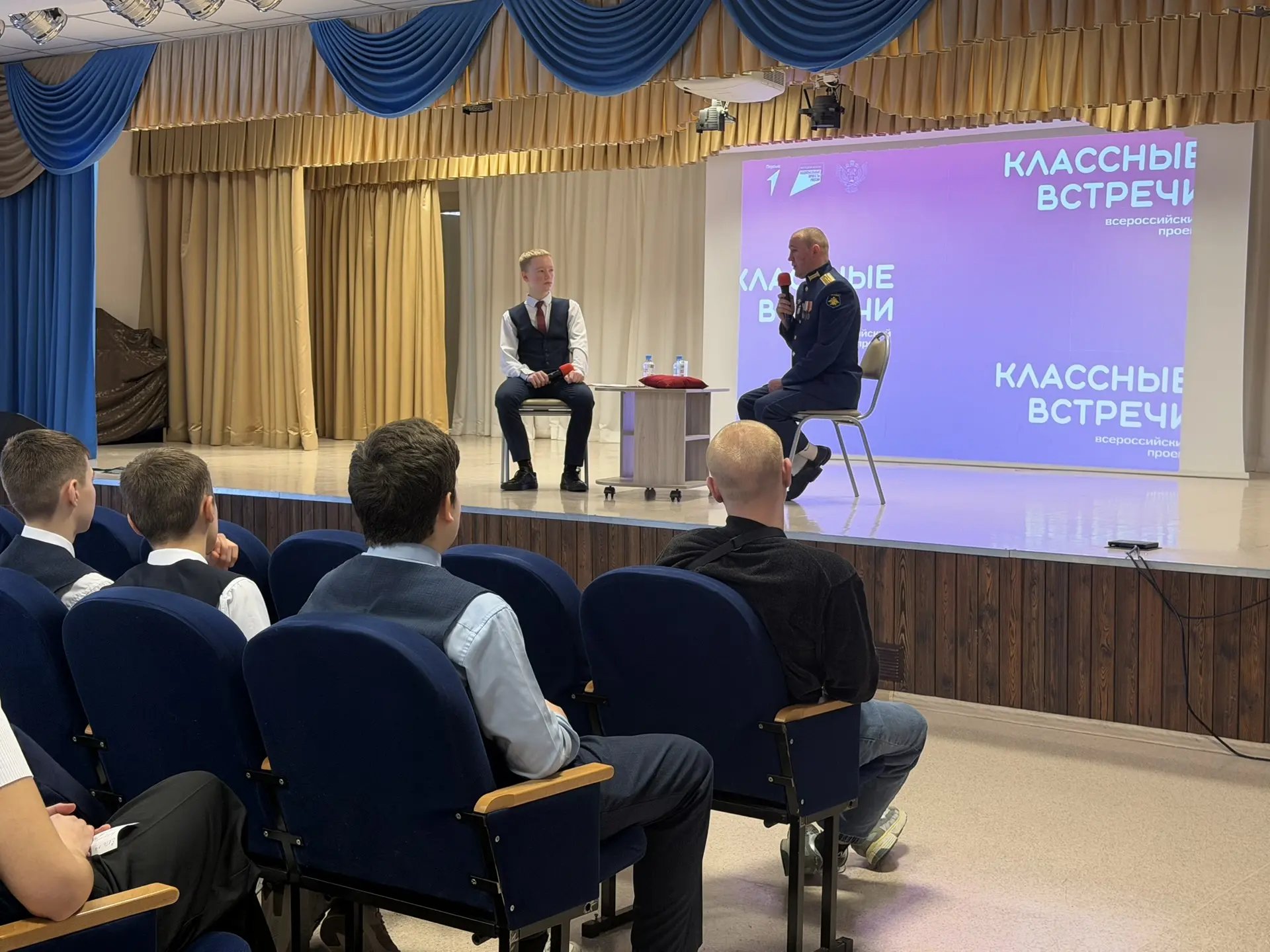Встреча с Героем: Уроки Мужества и Силы Духа 💪🏼  Сегодня у обучающихся 7-ых классов прошла «Классная