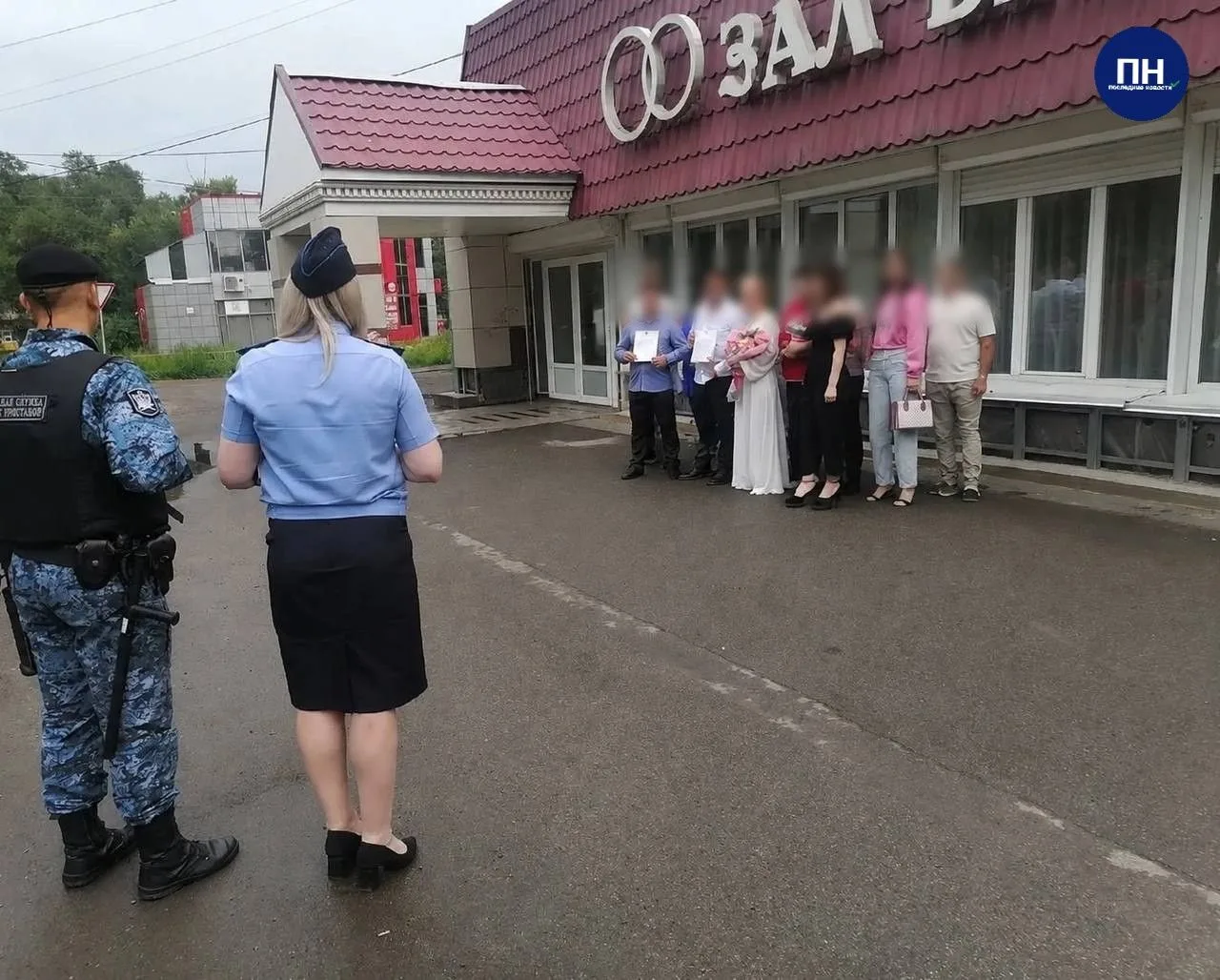 💍В Хакасии жениха и свидетеля забрали прямо со свадьбы из-за долгов по алиментам.