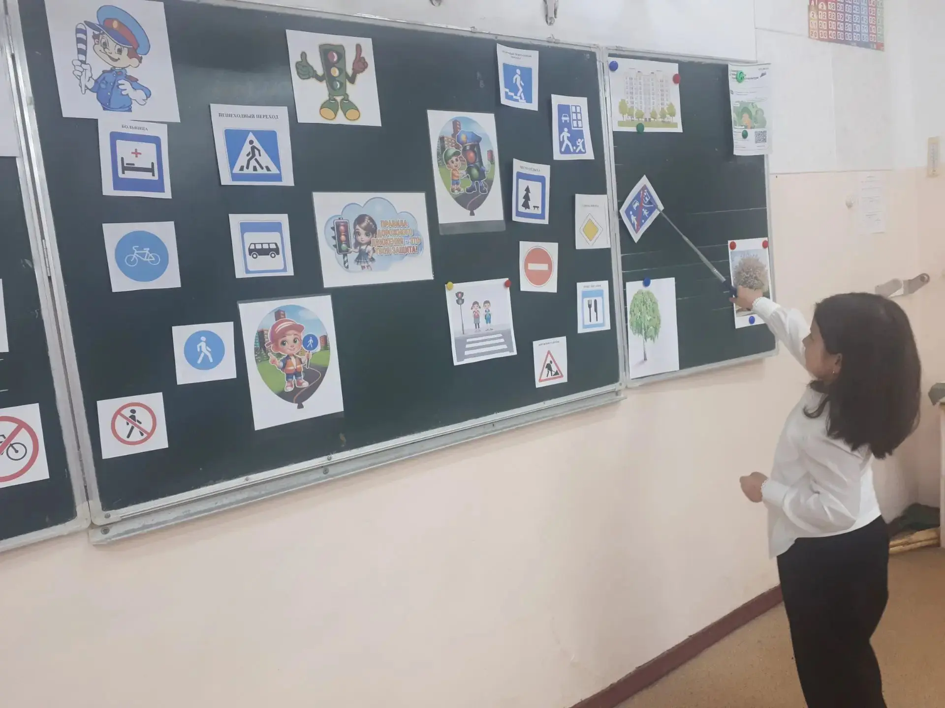 В 1в классе прошел классный час "Знай и союблюдай правила дорожного движения".
