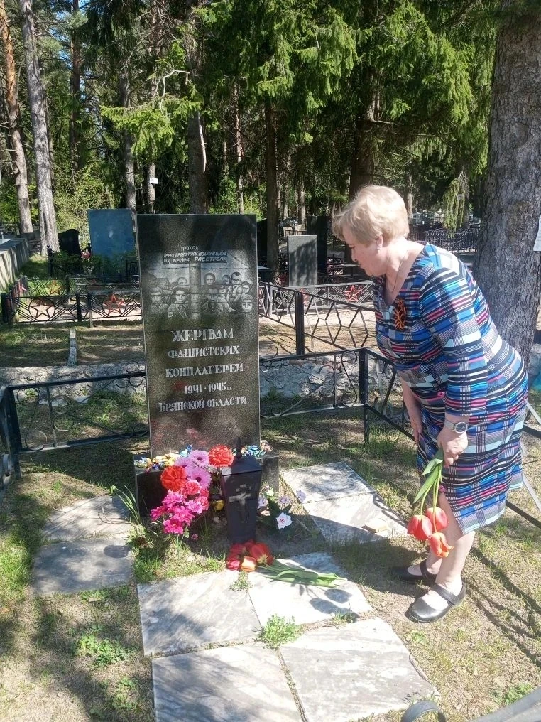 🔥🎗️ 9 МАЯ по всей стране  проходят акции по возложению цветов и венков к памятникам погибших в Велик