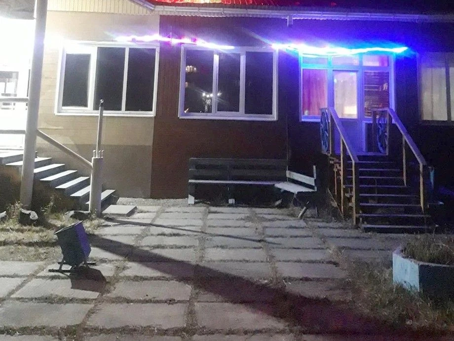 Когда наконец уберут с территории 10-го микрорайона ночной кабак, мешающий людям спать ...