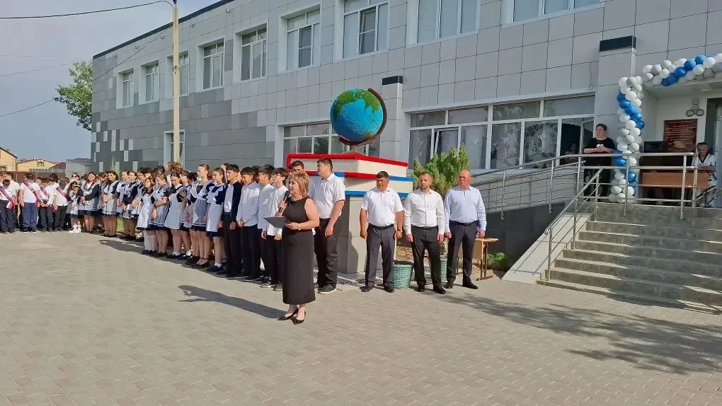 🔔 Сегодня на празднике Последнего звонка мы не только провожали наших выпускников в но...