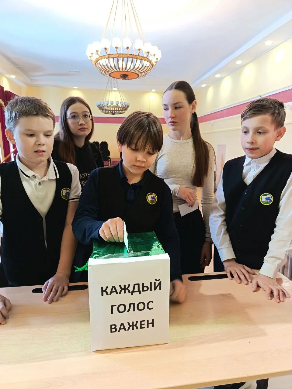 🔴 ПРЯМО СЕЙЧАС: в гимназии проходят выборы «Гимназист года». Ученики 5–11 классов, а также педагоги 