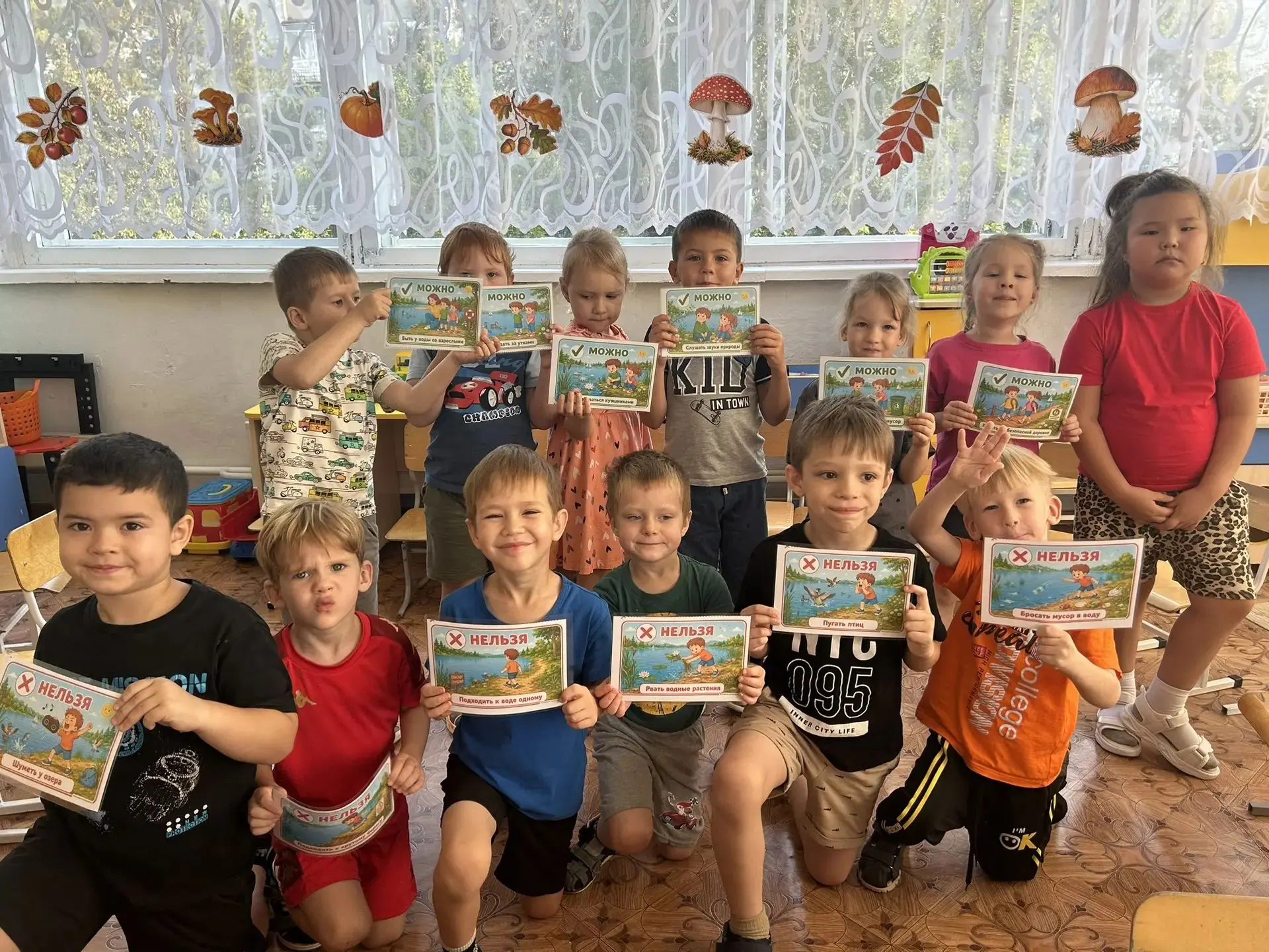 С целью закрепления правил поведения на воде в старших группах №7 «Пчелки» и № 6 «Почем...