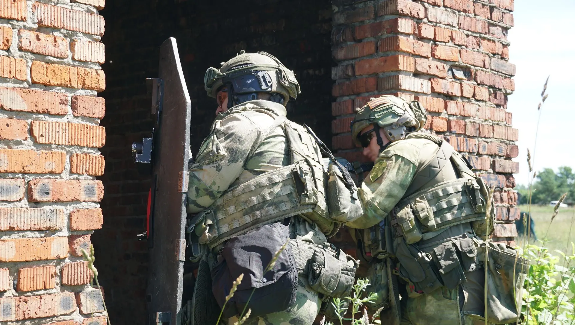 В Кировской области росгвардейцы приняли участие в межведомственном тактико-специальном...
