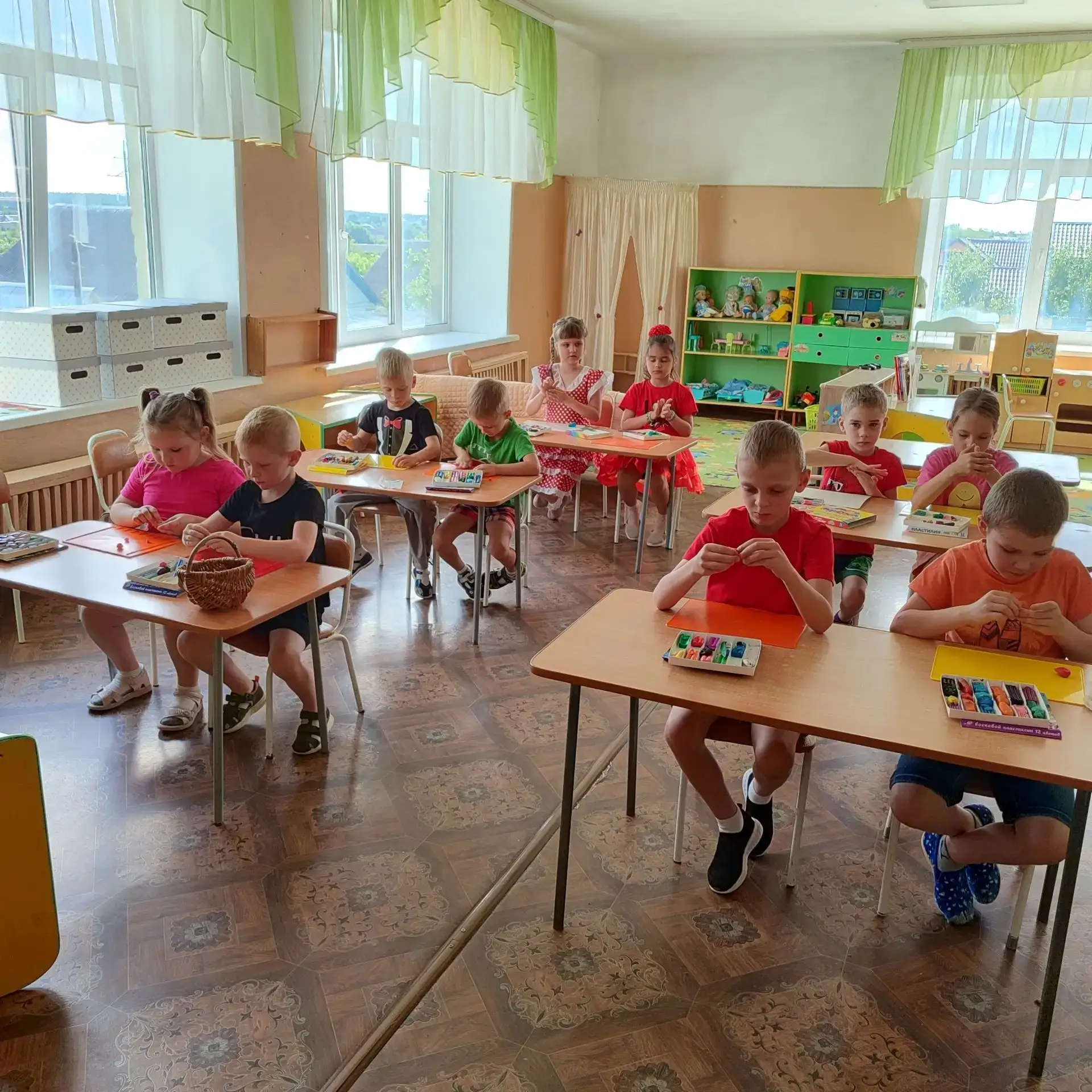 🎉День ягод!
 Сегодня в детском саду прошёл "День ягод".
 Ребятишки  с педагогами одели яркие одежды