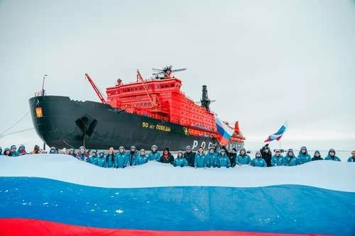 Завершилась 10-дневная экспедиция к Северному полюсу «Лидеры России. Команда», организо...