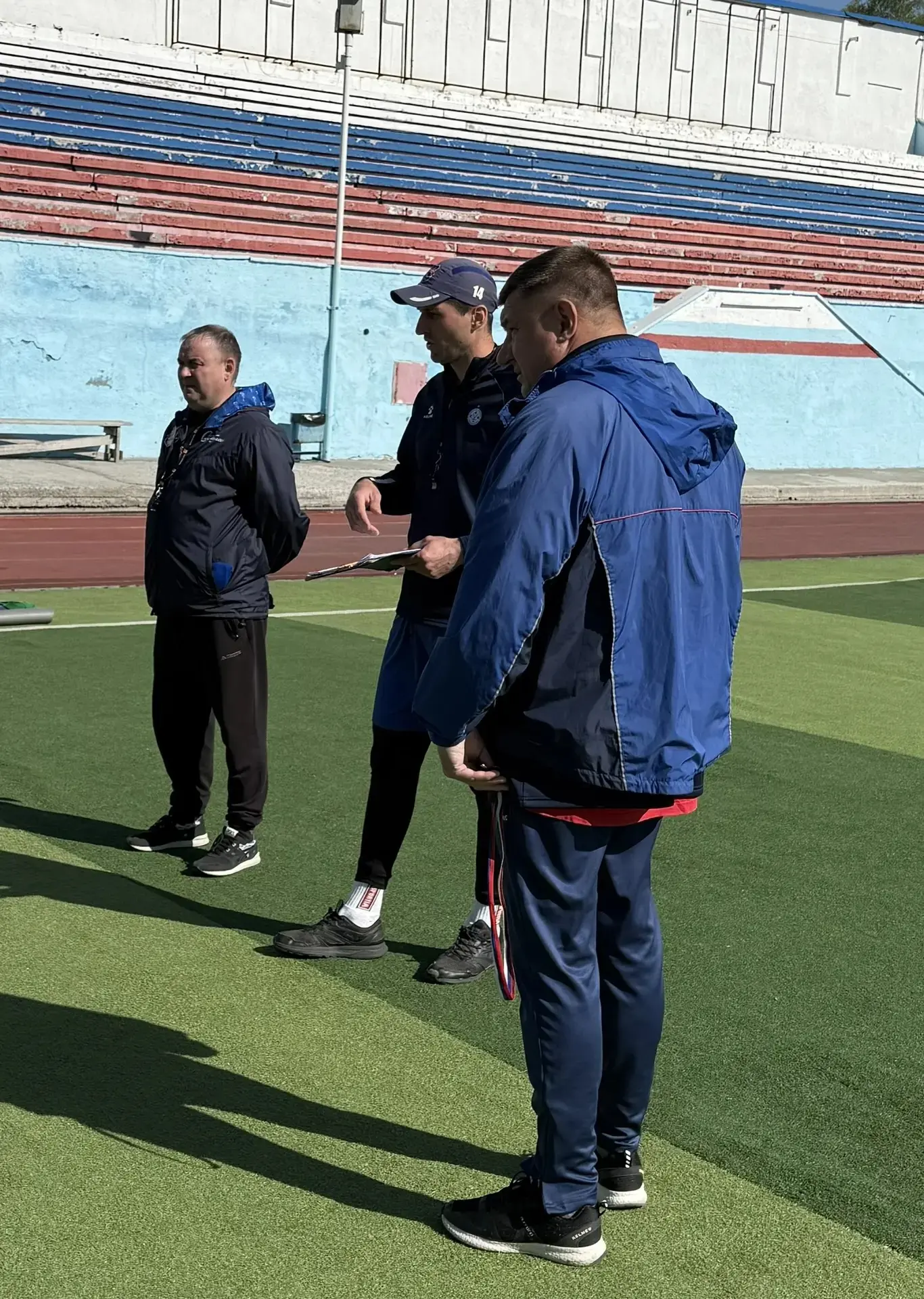 "Сибсельмаш-2"  тренируется на родном стадионе.