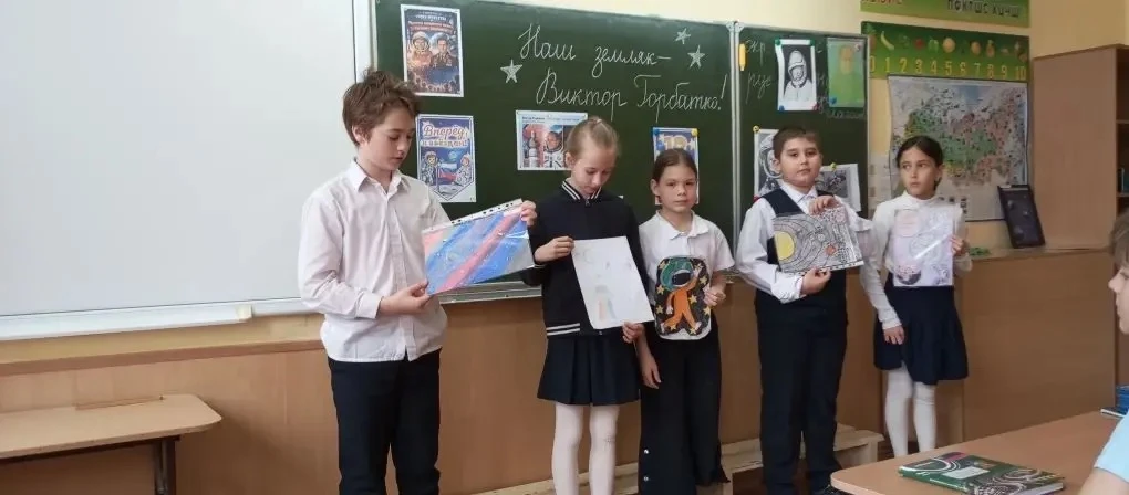 Урок мужества   В рамках проведения Недели космоса в 4 «Г» классе прошёл урок мужества "Наш земляк-В