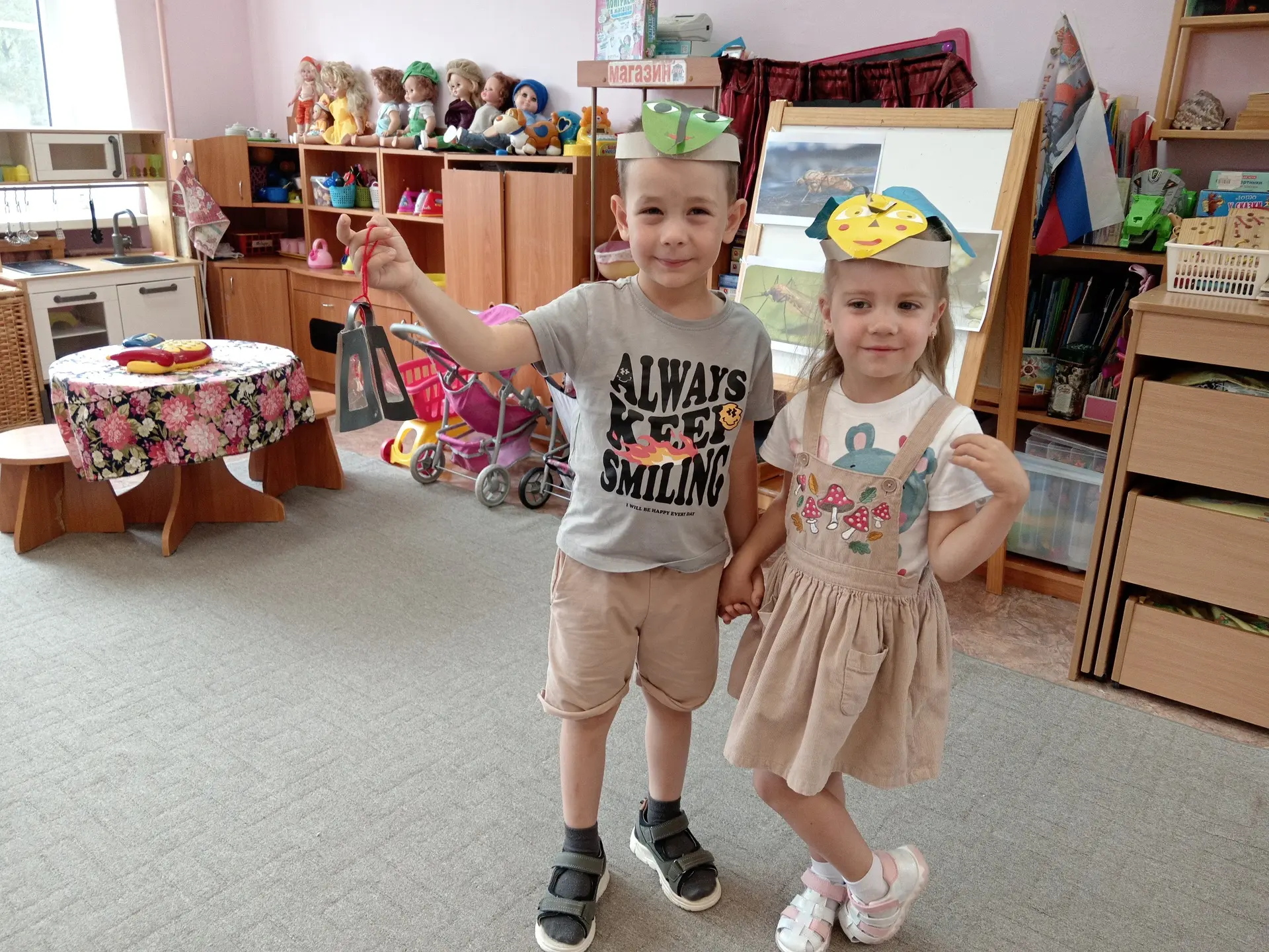 З-з-з! Кто это прилетел в гости к малышам?
