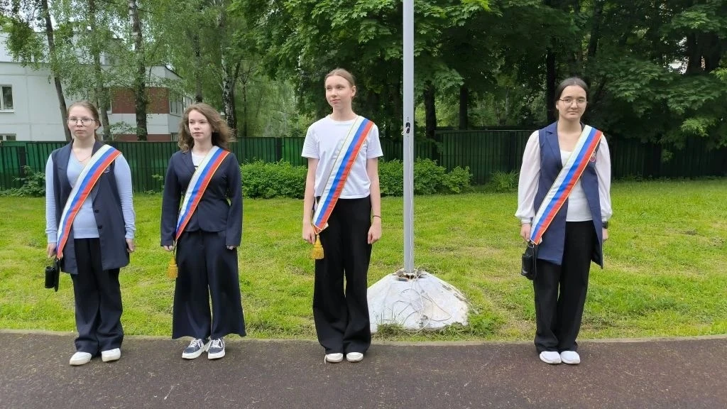 🇷🇺 Торжественное поднятие Флага Российской Федерации    ✨ Почетное право установить Флаг Российской 