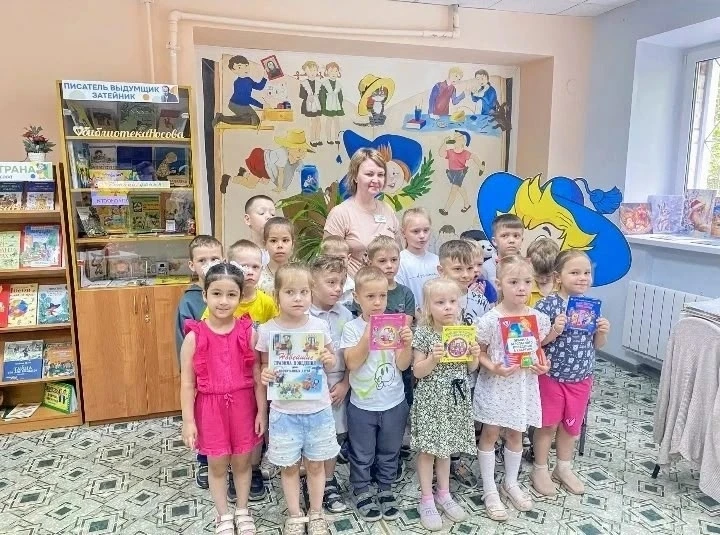 💥 Поход в библиотеку: учимся правилам дорожного движения! 💥

 Ребята нашего детского сада  посетил