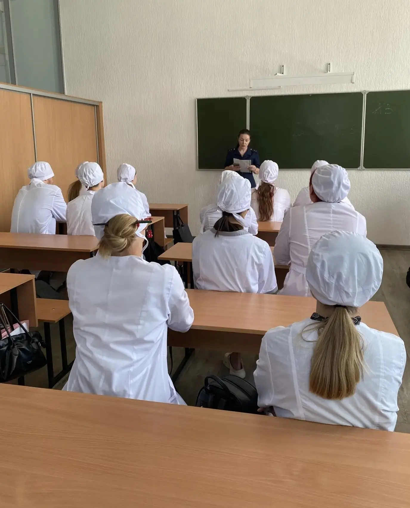 Студенты первого курса специальности Сестринское дело приняли участие во встрече со специалистом ФКУ