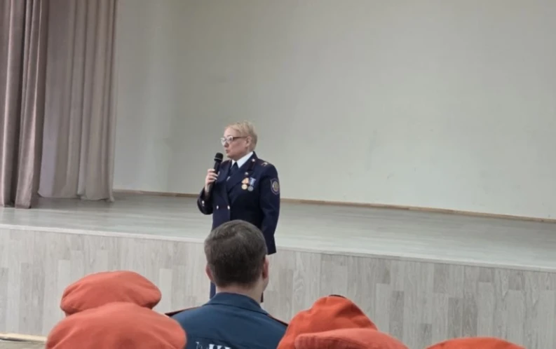 В школе № 49 состоялось торжественное посвящение в кадеты МЧС воспитанников детского сада №37   18 в