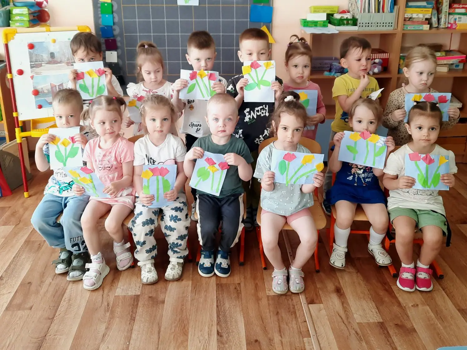 Творческая работа ко Дню Победы в младшей группе «Сказка»