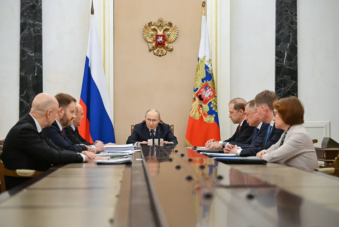 Президент провёл совещание по экономике: топливный кризис отступает, регионы получат поддержку

На с