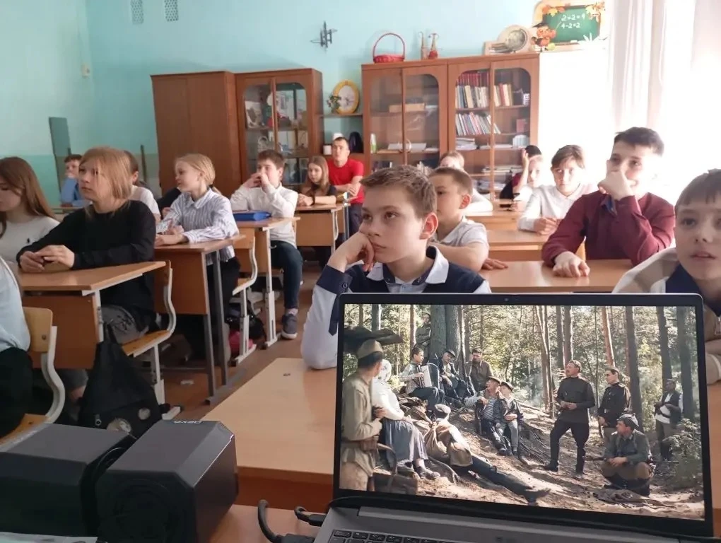Международный культурно-гуманитарный проект "О будущем. Киноуроки в школах России" 🎥🎥🎥 Цветущий май!