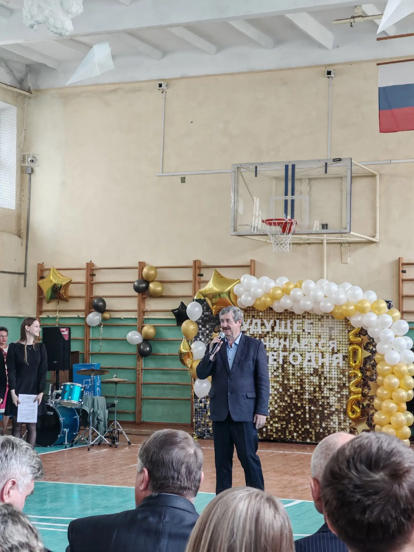 Вчера в нашей школе прозвенел последний звонок...  Этот звук — не просто сигнал к окончанию уроков. 