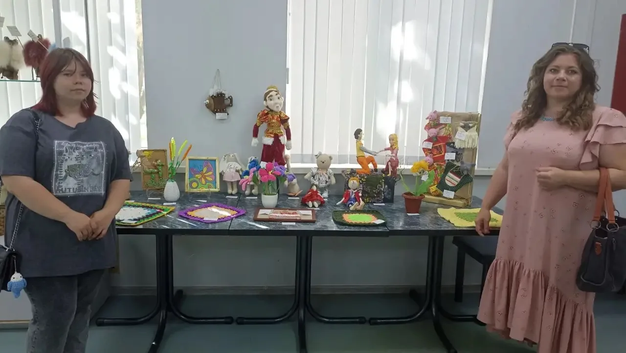 🏢✨ В МАУК «ЗОДИАК» в выставочном зале экспонированы работы участников кружка «Волшебная мастерская»