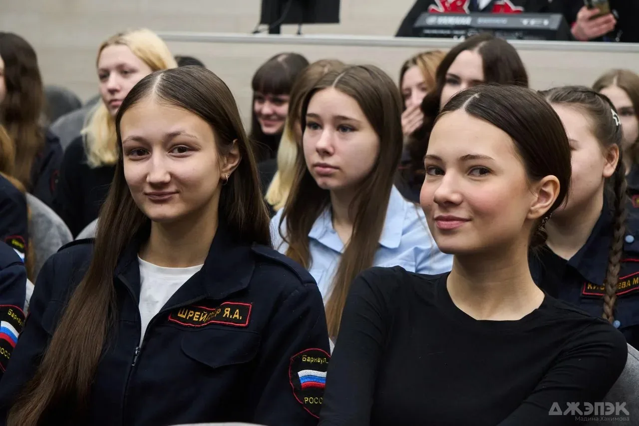 🇷🇺 Помощник губернатора Алтайского края рассказал студентам колледжа о помощи ЛНР.  11 февраля 2026 