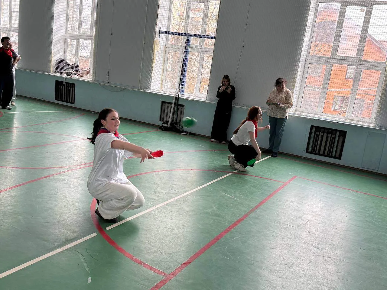 Впервые в соревнованиях по гражданской обороне принимали участие команды 9 классов. Этапы требовали 