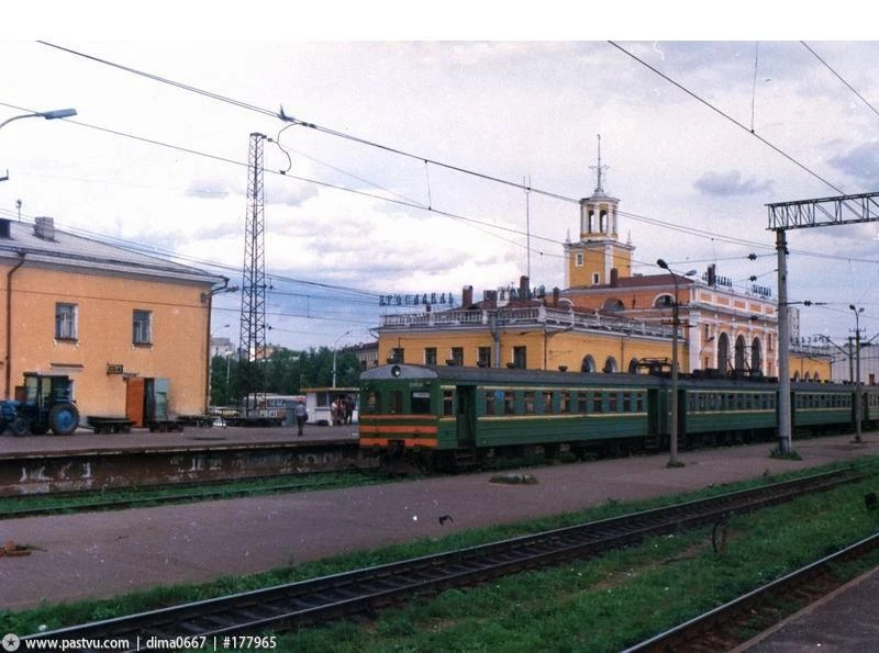 В объективе 1993-й.