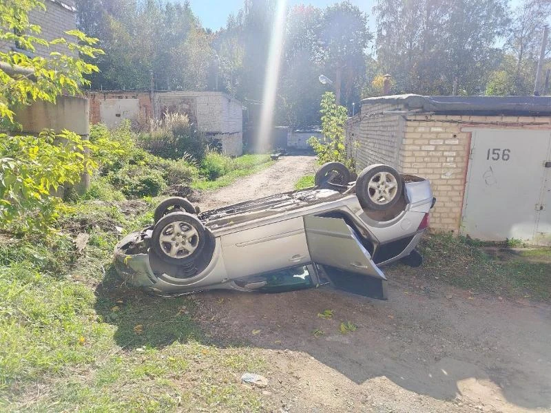 Падение машины с крыши гаража снова стало причиной смертельного ДТП в Смоленске