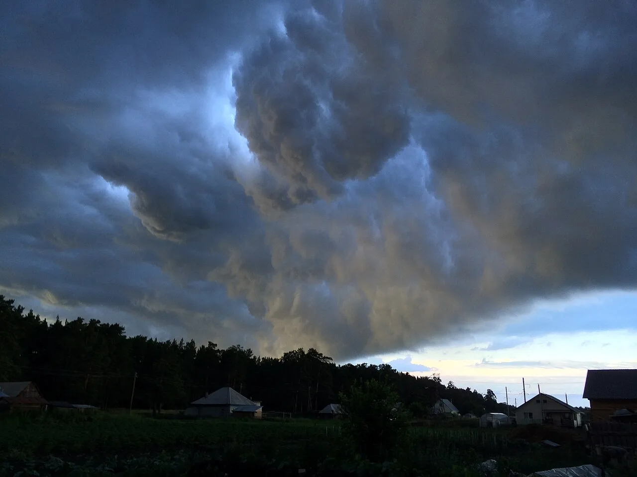 ⛈ Дожди и грозы принесут в Курскую область похолодание к выходным