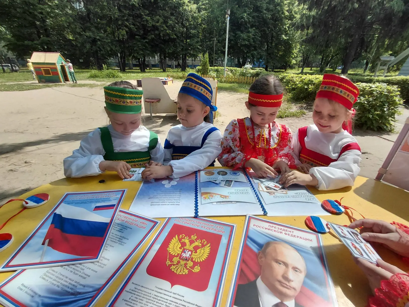 В преддверии Дня России в нашем детском саду прошёл увлекательный познавательный час «О...