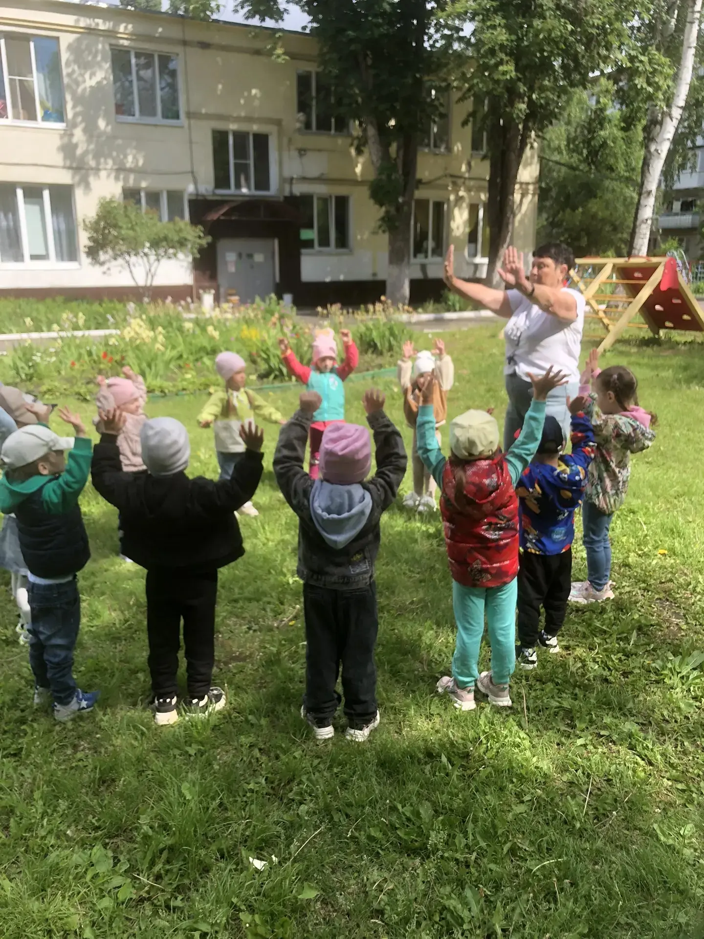 Группа Радуга 
Физическая культура на улице
