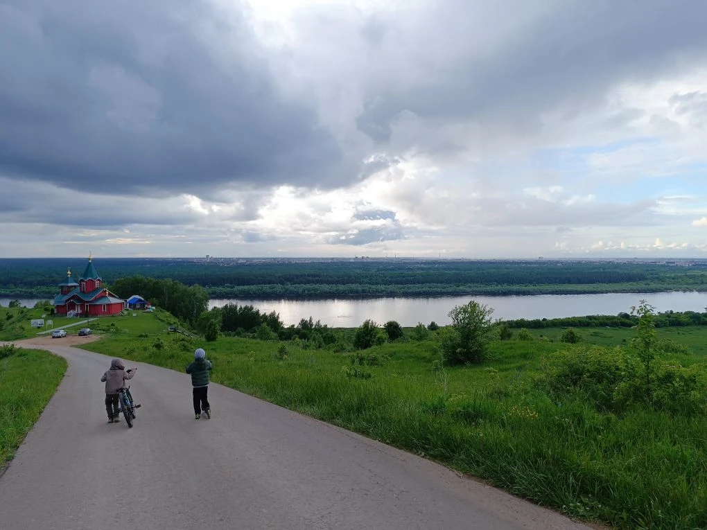 Я с детьми в родном Нижнем Новгороде.