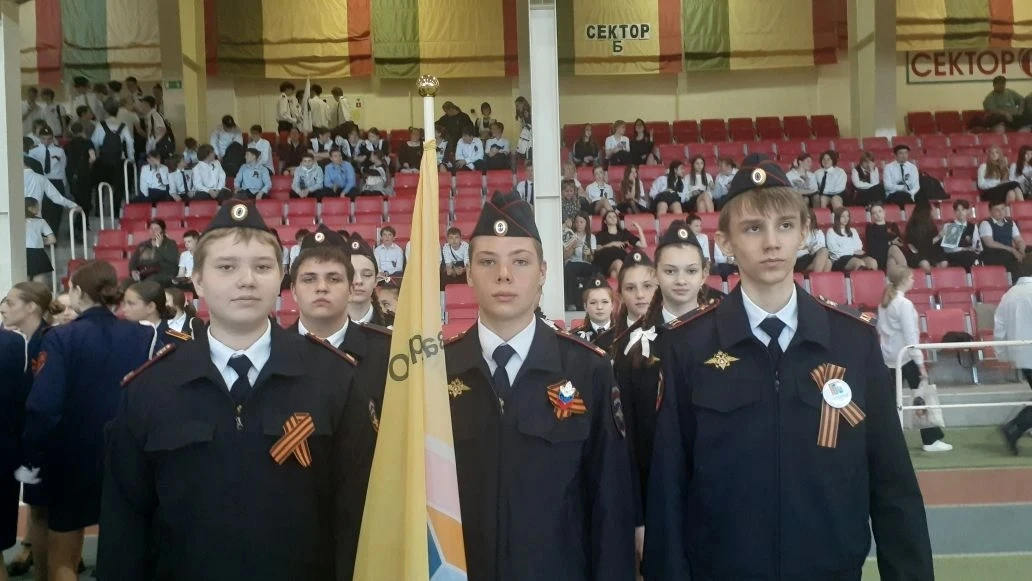 🇷🇺 Сегодня учащиеся 8г кадетского класса ГИБДД приняли участие в Параде казачат дошкольных  образова