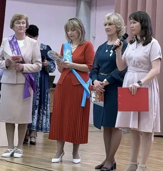 🎉 Выпускной в начальной школе состоялся!   💫Ученики 4‑х классов  попрощались с первой учительницей и