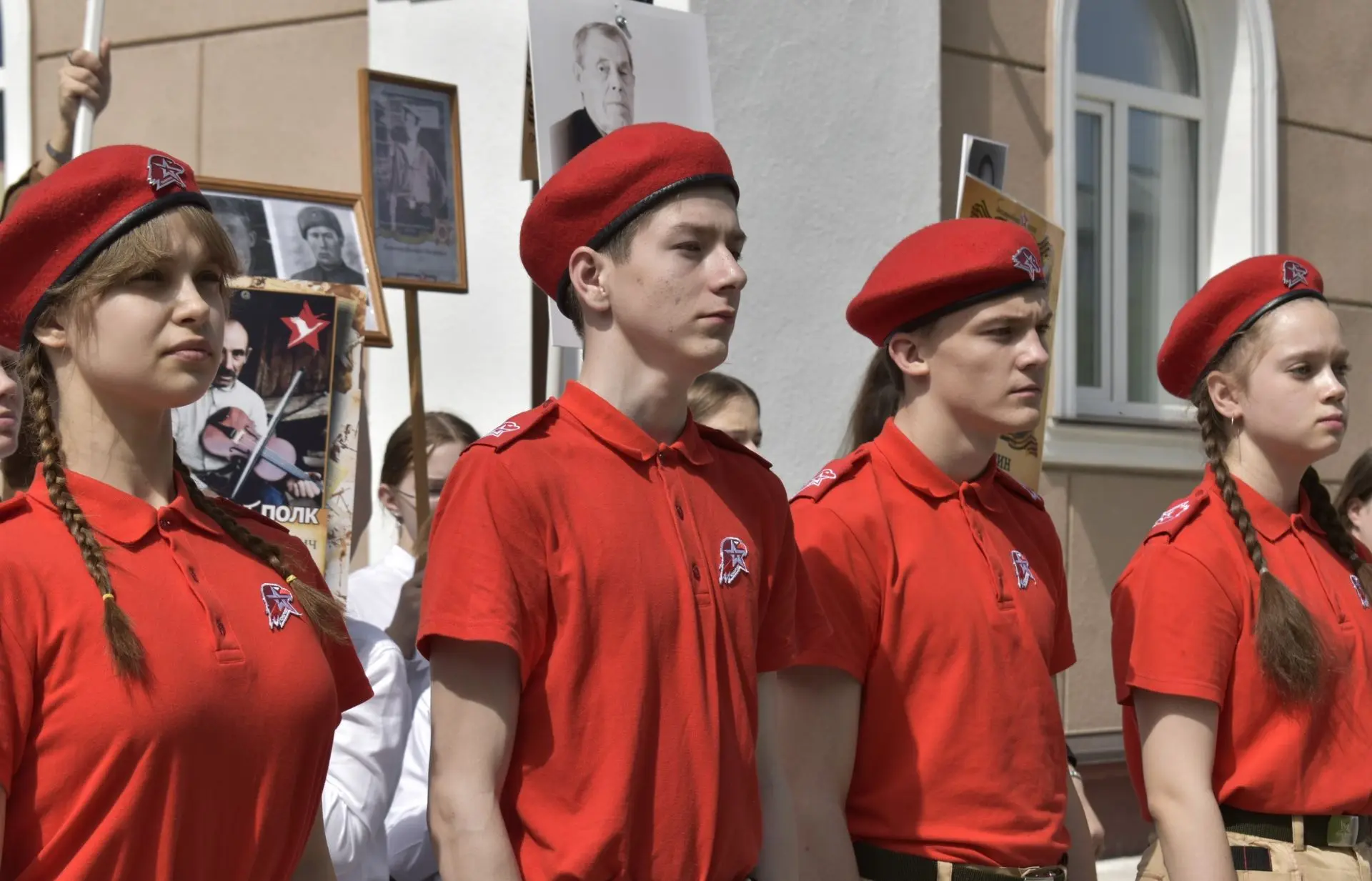 Память человеческая строго