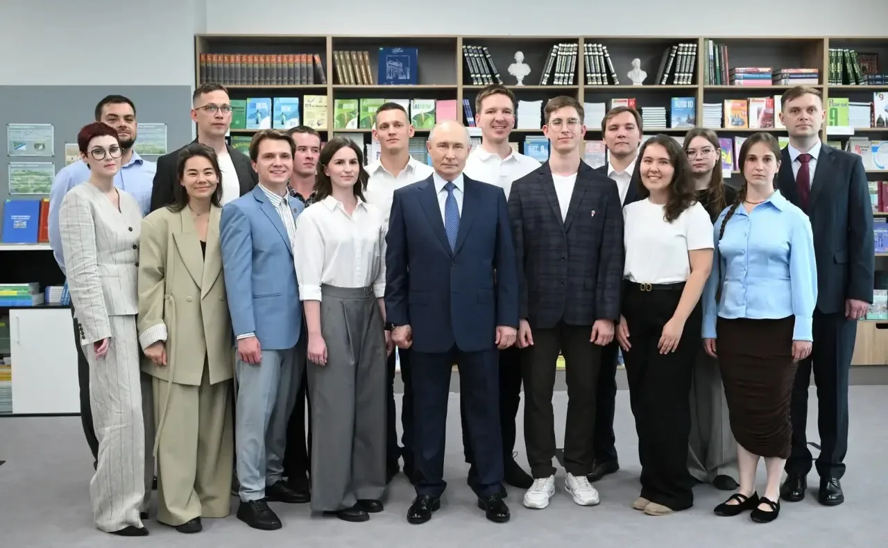 В рамках визита Владимира Путина в Новосибирский Академгородок 11 августа прошла встреч...