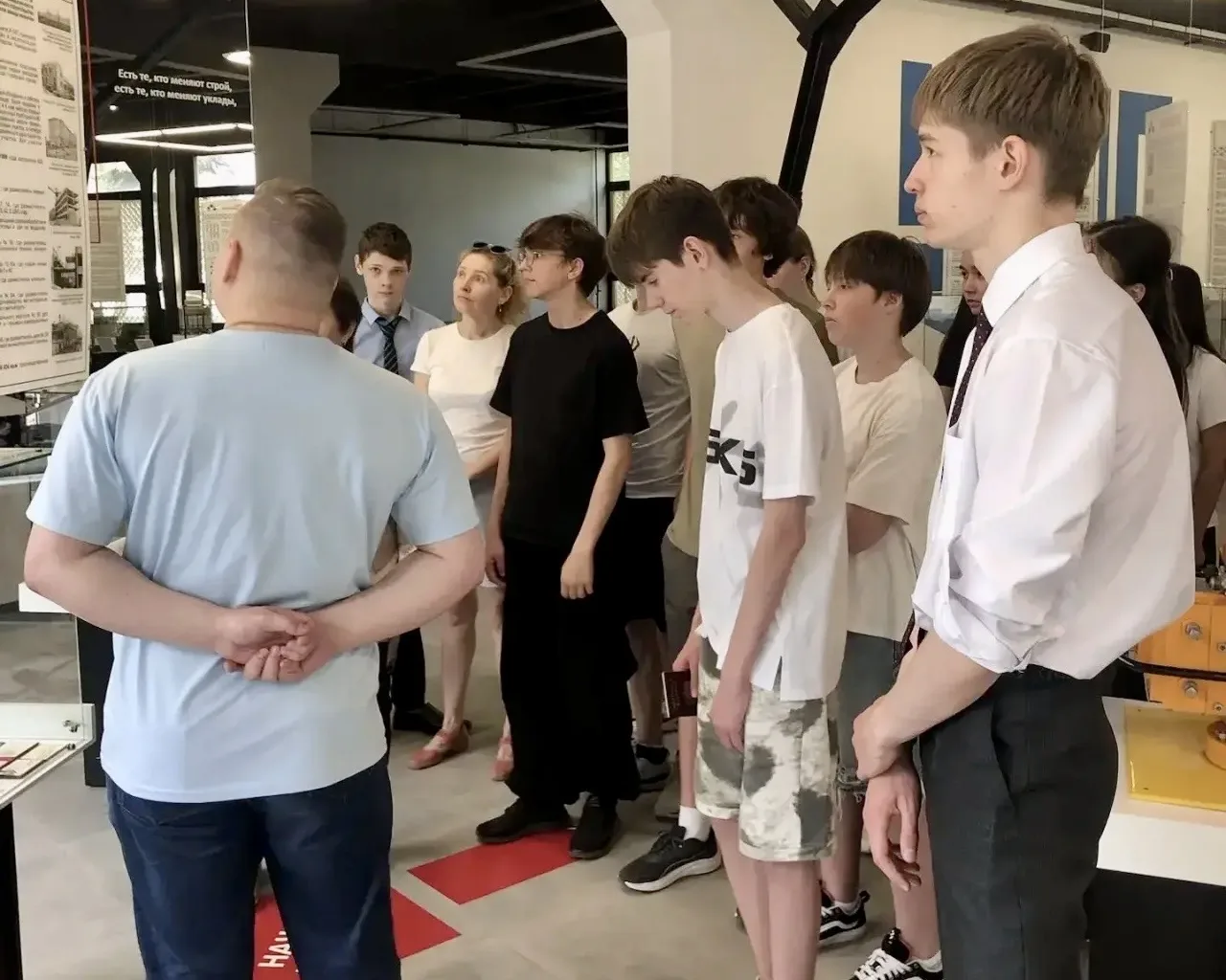 🏭 Учащиеся 8Б класса посетили УППО — Уфимское приборостроительное производственное объединение.  Мер