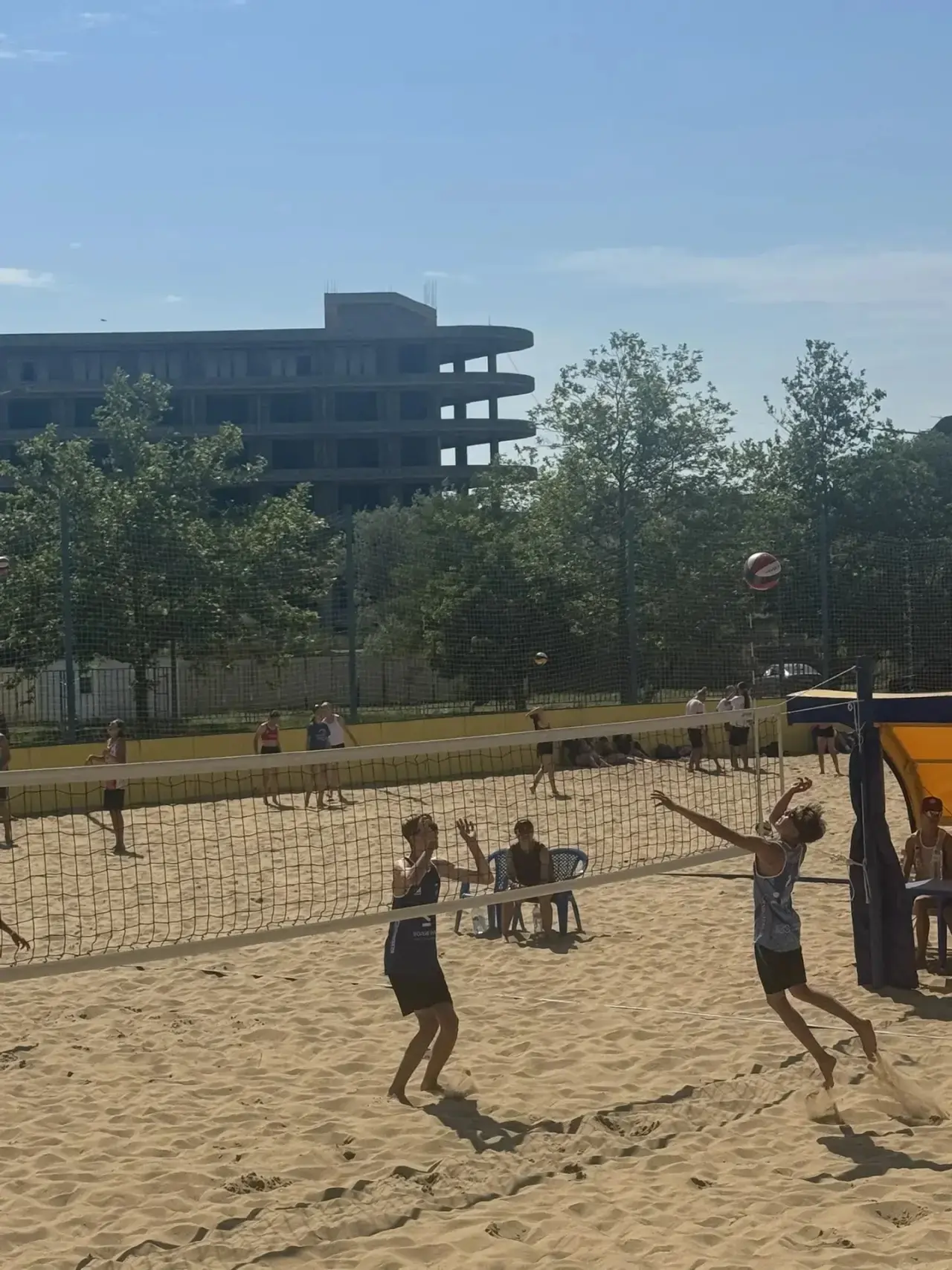 🏐🌊 В Витязево накал достигает пика!

Соревнования в самом разгаре, игры становятся всё напряжённее