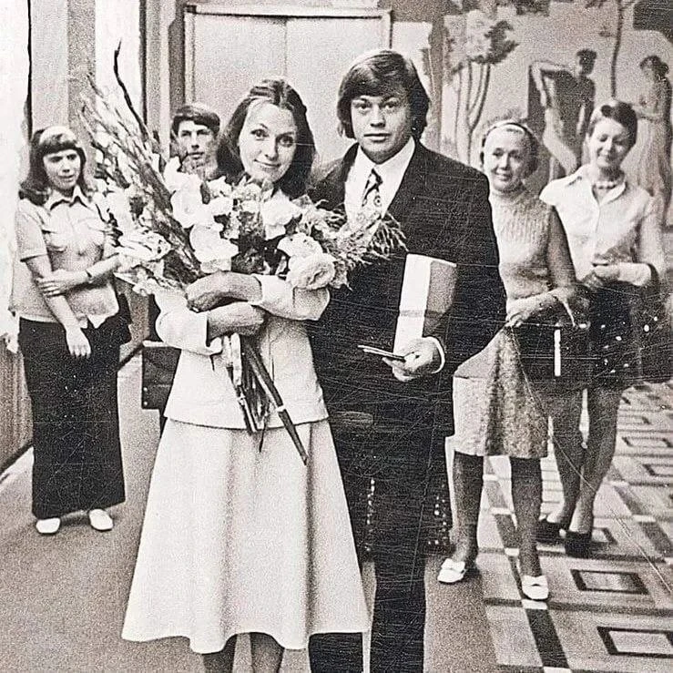 Людмила Пopгина и Николай Кapaченцов в Гагapинском ЗАГСе, 1975 год